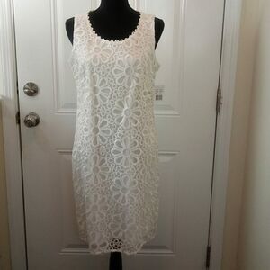 Ronni Nicole White sleeveless fully lined dress